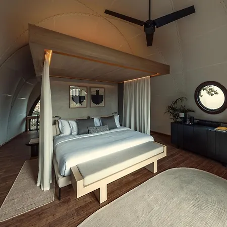 91 Riviera, The Hotel 5*